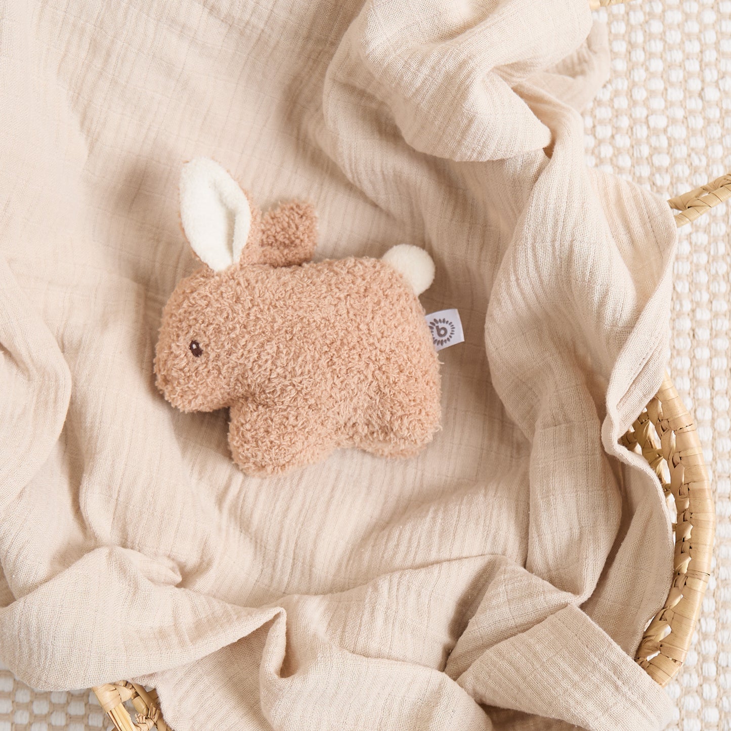 Rassel Hase Fine – Weiches Babykuscheltier zur Förderung der Motorik