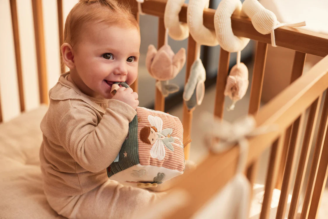 Aktivitäten-Würfel Lovely Birds von Jollein – Farbenfrohes Spielzeug für Babys