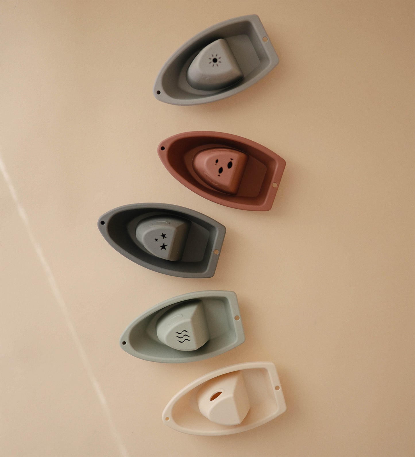 Stapelbares Boot-Spielzeug für Kleinkinder: Ideal für Badewanne, Sandkasten und Schwimmbad