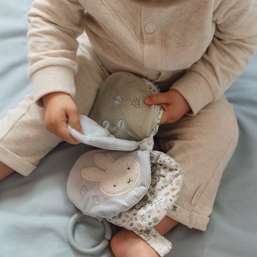 Aktivitätenbuch im Miffydesign - Knistern, Fühlen & Entdecken für Babys ab 3 Monaten