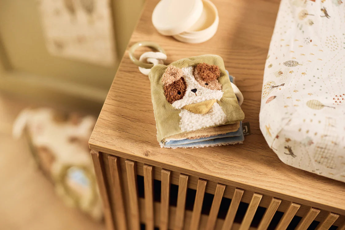 Aktivitätenbuch tiny parks von Jollein - Knistern, Fühlen, Entdecken für Babys ab 3 Monate